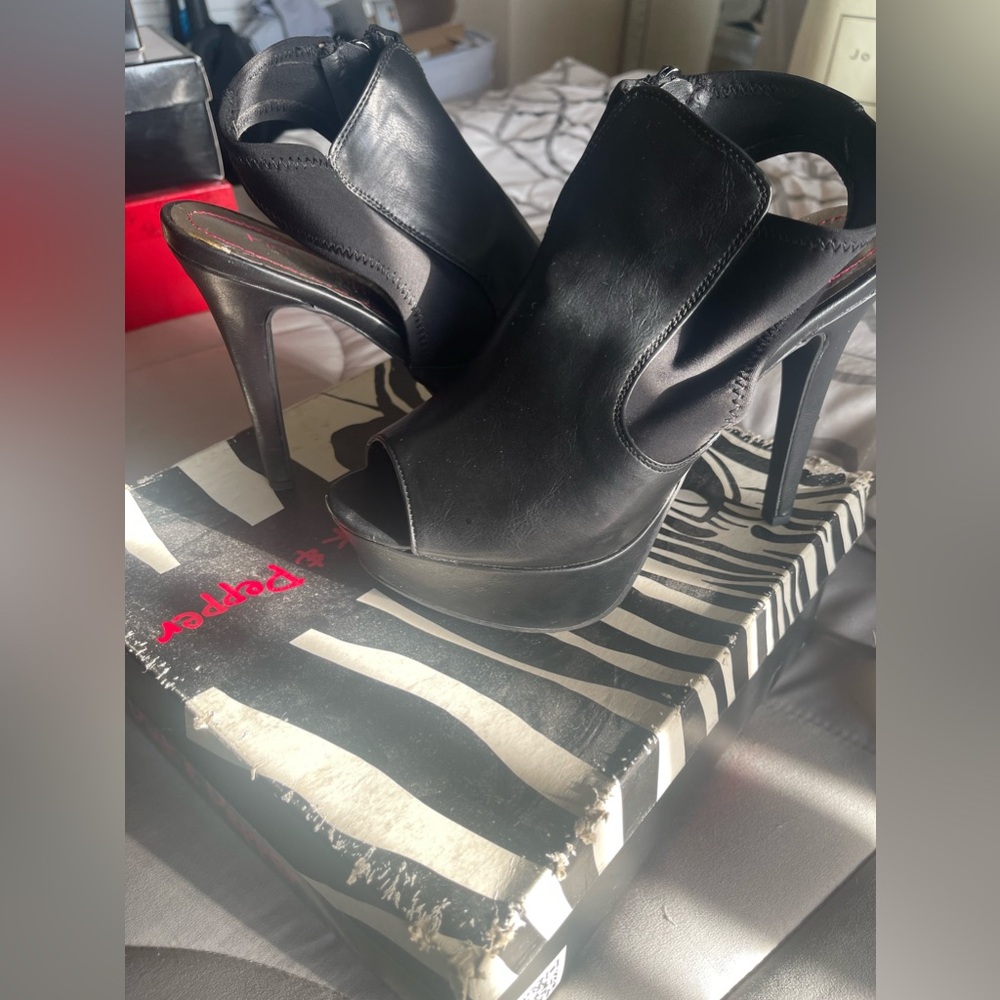 Pink & pepper heeled platform sandal 5 in heel 1.5in platform size 9